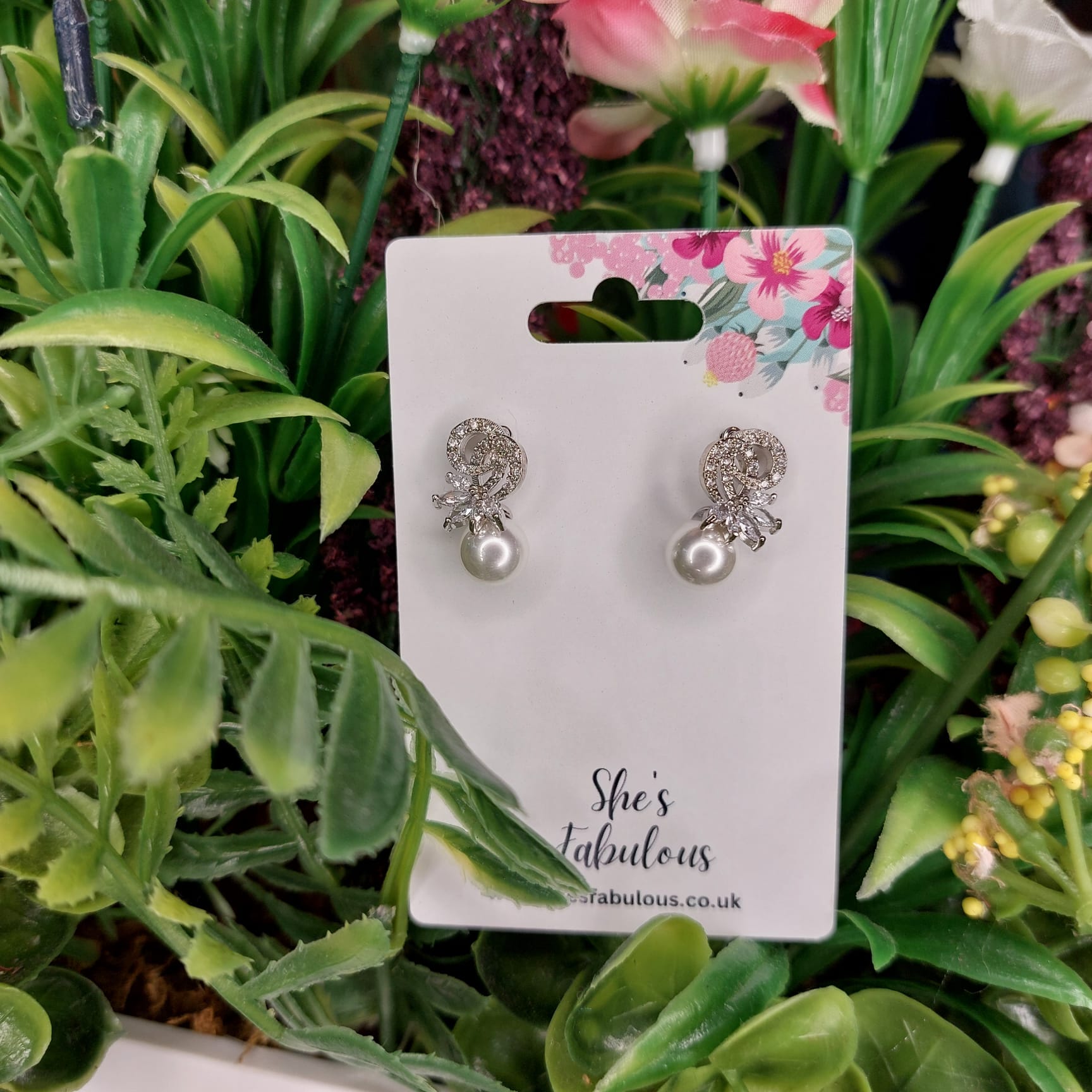 Eina Flower Detail With Pearl Earrings