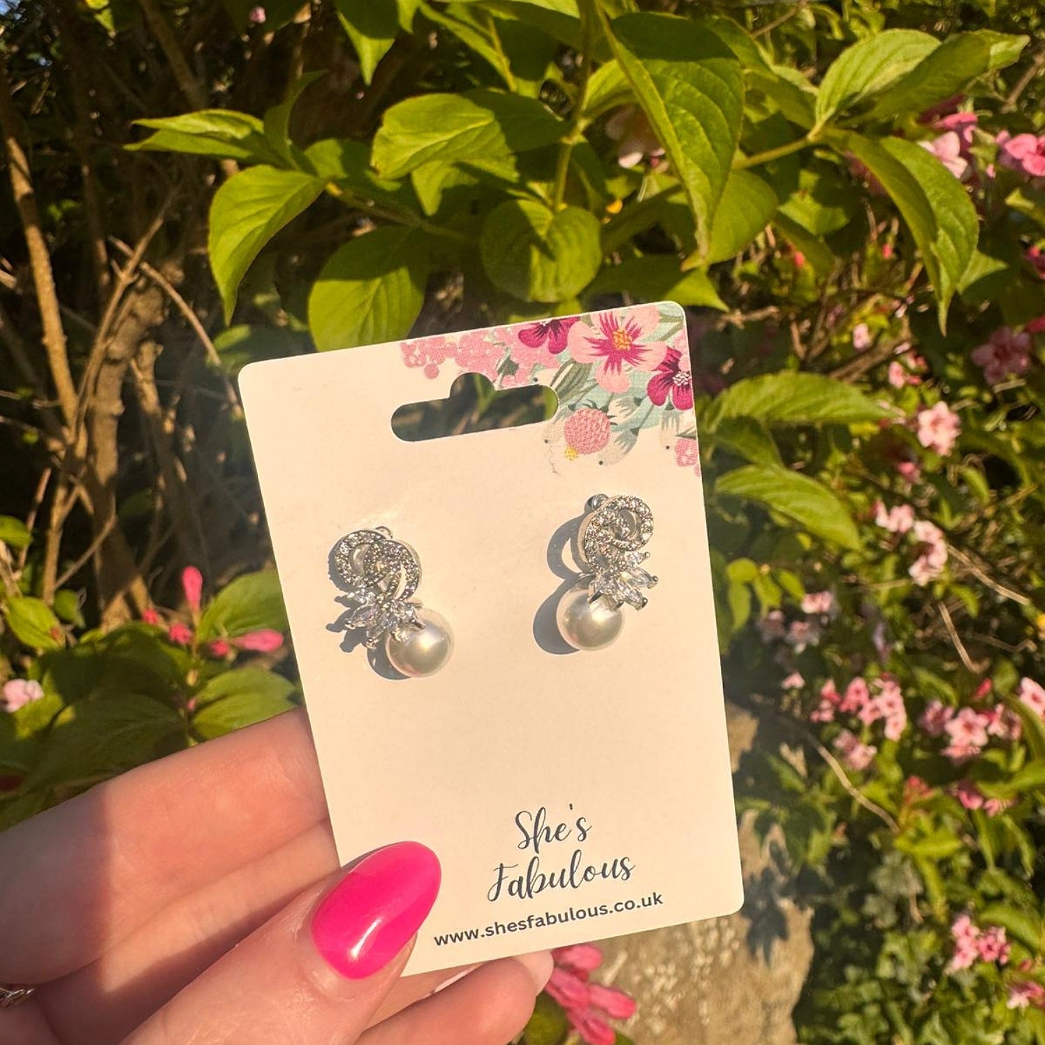 Eina Flower Detail With Pearl Earrings